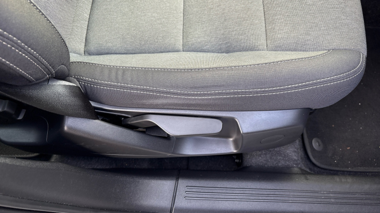 Volvo Xc40 2.0 B4P Momentum 5dr Auto [7 speed] Petrol Estate